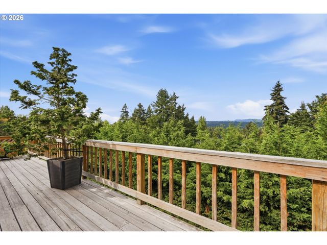 1531 LARCH St, Lake Oswego, OR 97034