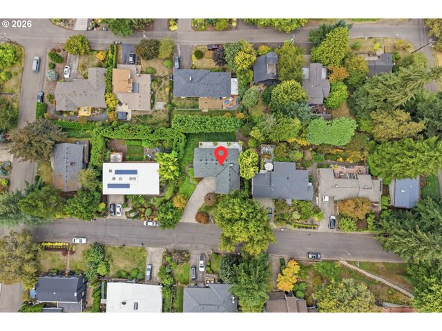 1531 LARCH St, Lake Oswego, OR 97034
