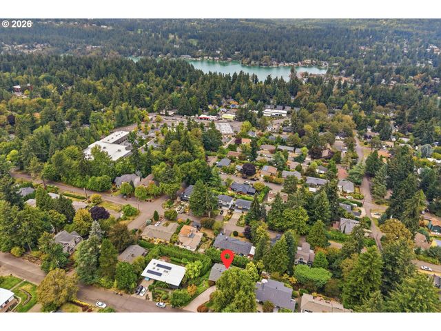 1531 LARCH St, Lake Oswego, OR 97034