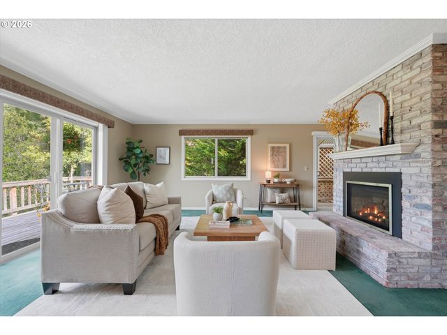 1531 LARCH St, Lake Oswego, OR 97034