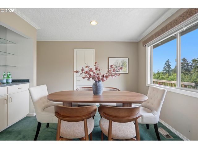 1531 LARCH St, Lake Oswego, OR 97034