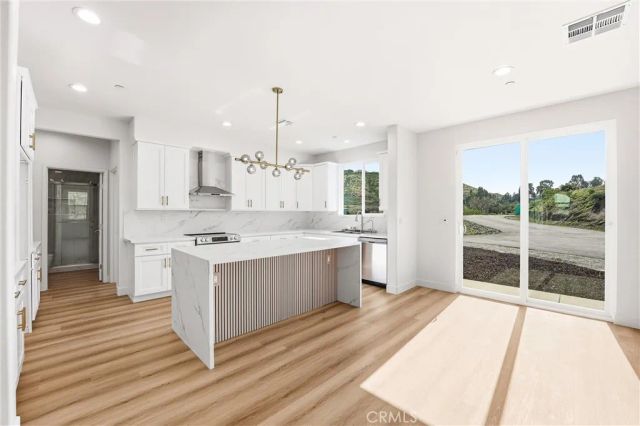 1969 Lyon Avenue, Riverside, CA 92503