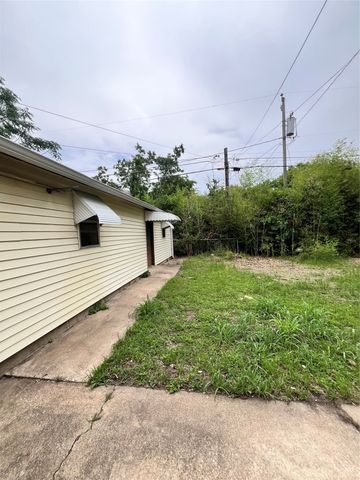 3136 McKenzie Avenue, Waco, TX 76708