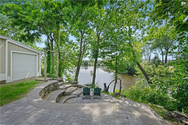 15 Omega Way, East Providence, RI 02916