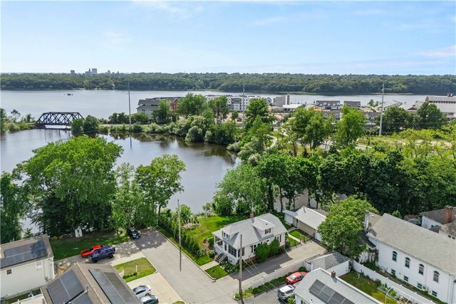 15 Omega Way, East Providence, RI 02916
