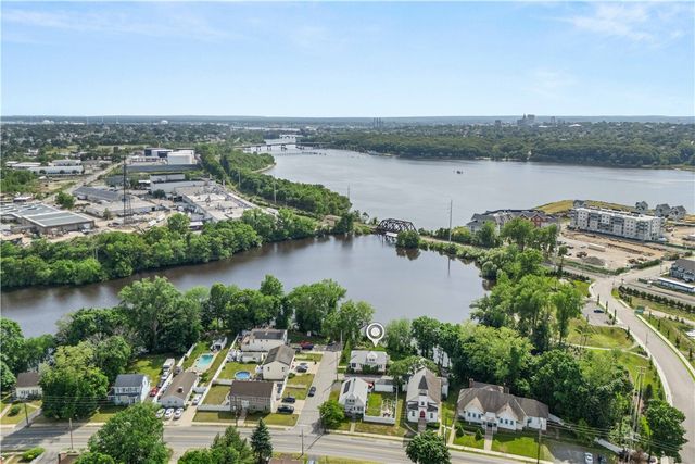 15 Omega Way, East Providence, RI 02916