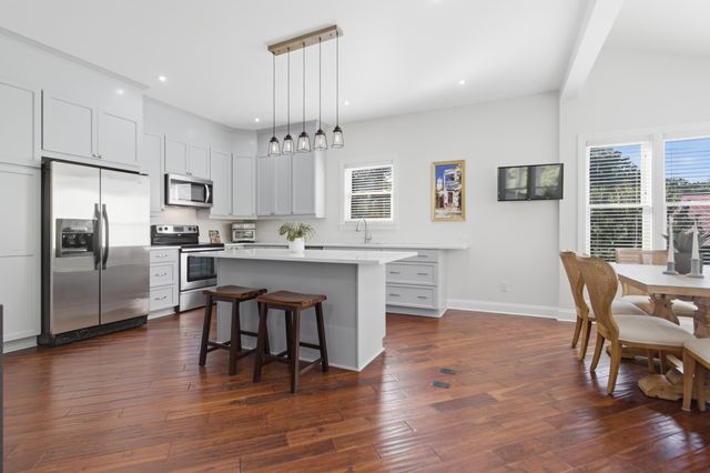 15 Judith Street E, Charleston, SC 29403