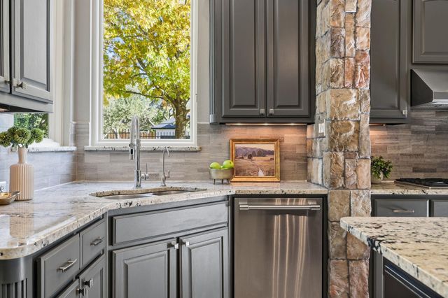 9808 Tree Bend CV, Austin, TX 78750