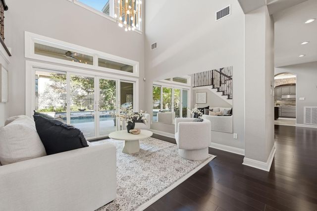 9808 Tree Bend CV, Austin, TX 78750