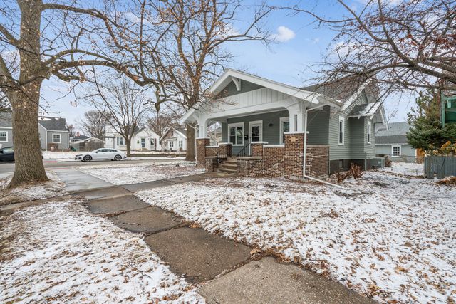 1102 E Dover Court, Davenport, IA 52803