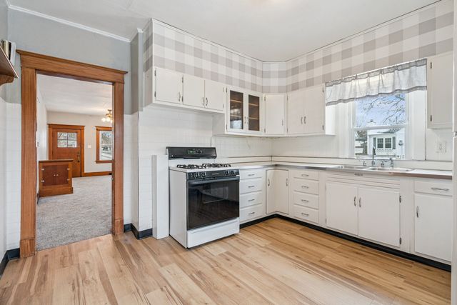 1102 E Dover Court, Davenport, IA 52803