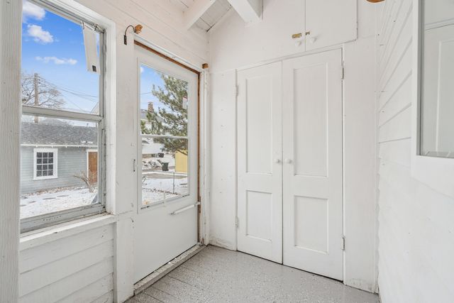 1102 E Dover Court, Davenport, IA 52803