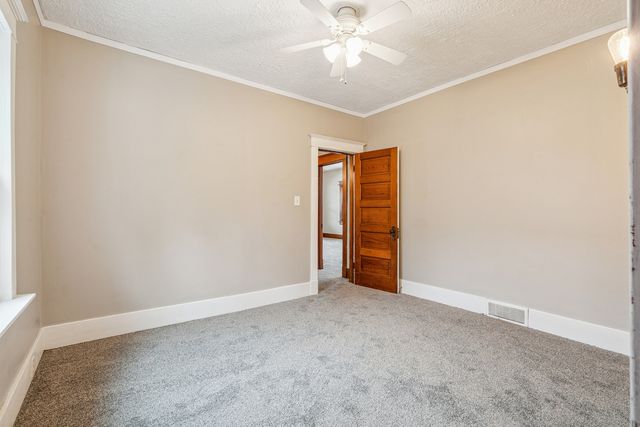 1102 E Dover Court, Davenport, IA 52803