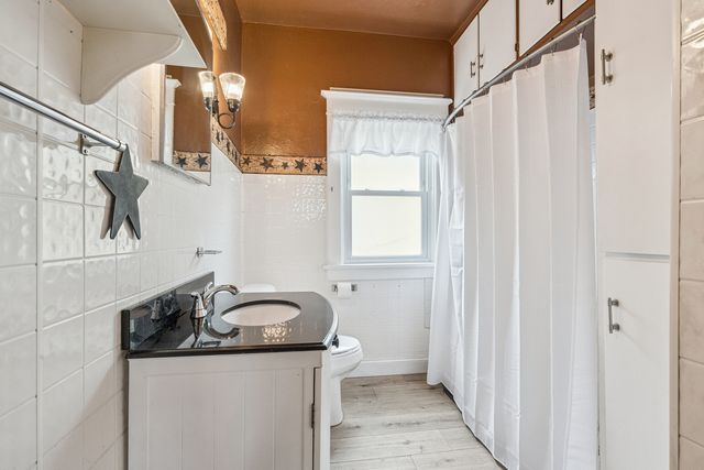 1102 E Dover Court, Davenport, IA 52803