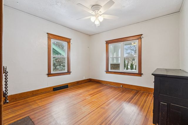 1102 E Dover Court, Davenport, IA 52803