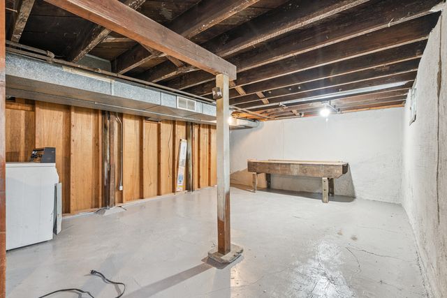 1102 E Dover Court, Davenport, IA 52803