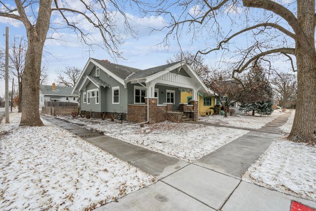 1102 E Dover Court, Davenport, IA 52803