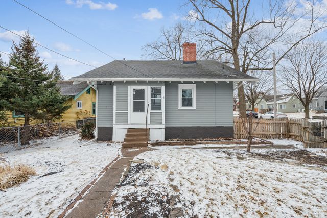 1102 E Dover Court, Davenport, IA 52803