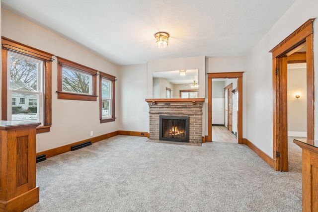 1102 E Dover Court, Davenport, IA 52803