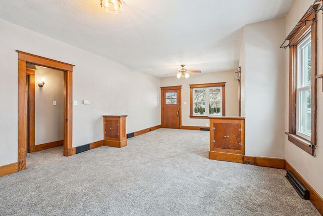 1102 E Dover Court, Davenport, IA 52803