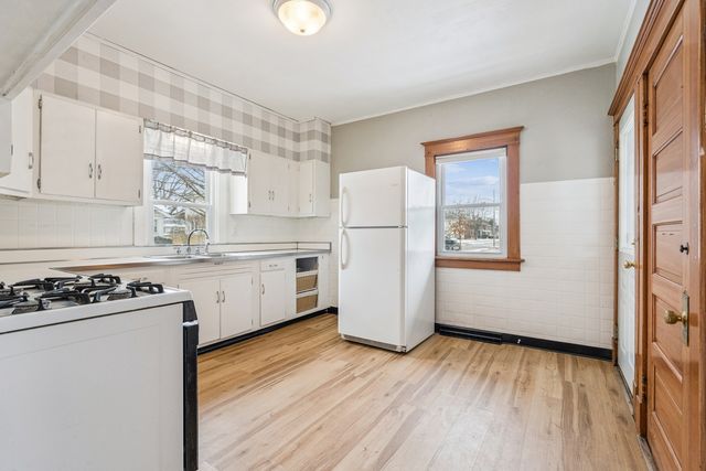 1102 E Dover Court, Davenport, IA 52803