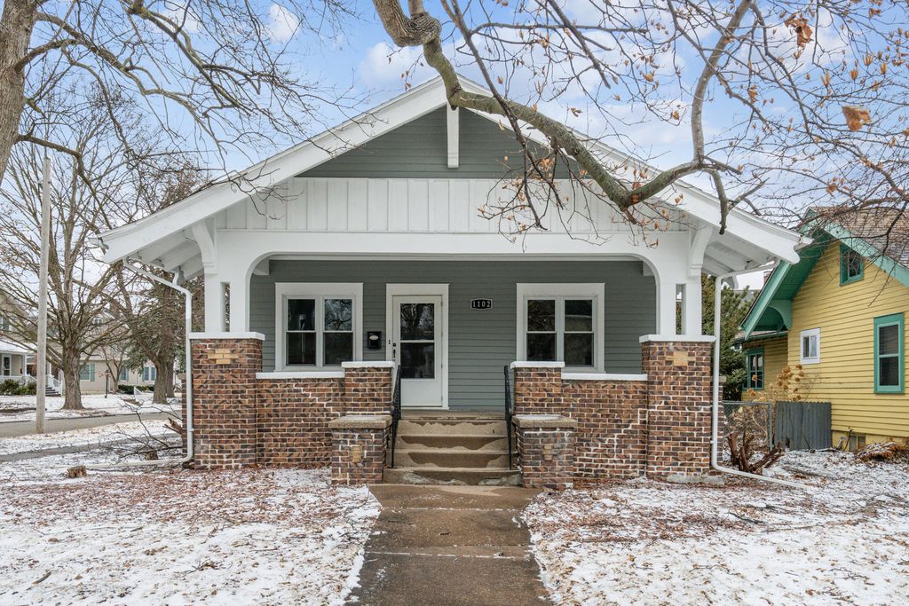 1102 E Dover Court, Davenport, IA 52803