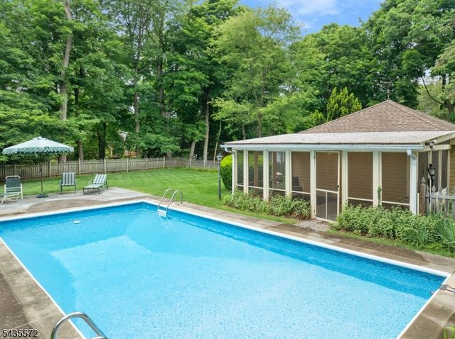 164 S Highwood Ave, Glen Rock Boro, NJ 07452