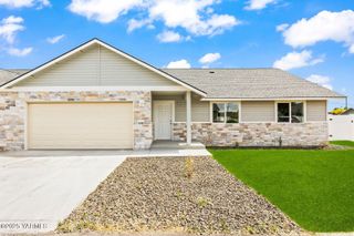 8001 Westbrook Ave, Yakima, WA 98908