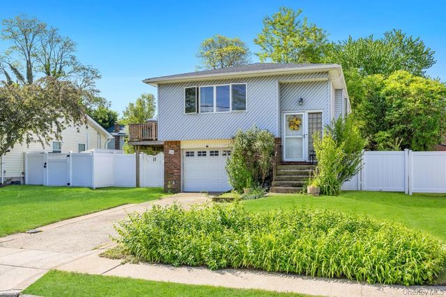 16 E Grove Street, Massapequa, NY 11758