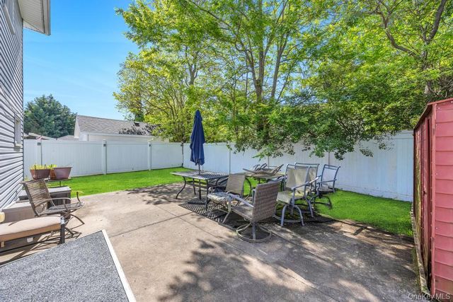 16 E Grove Street, Massapequa, NY 11758