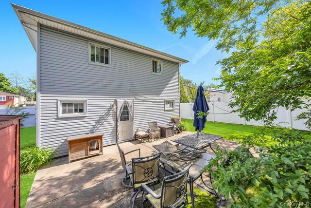 16 E Grove Street, Massapequa, NY 11758