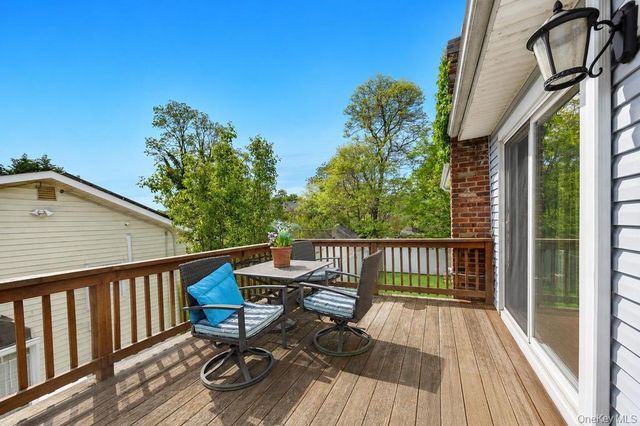 16 E Grove Street, Massapequa, NY 11758