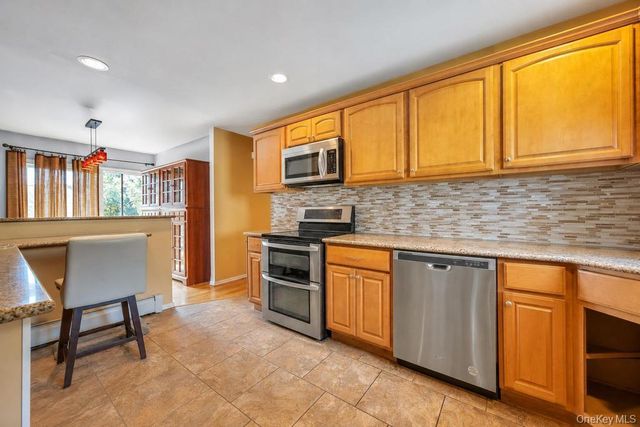 16 E Grove Street, Massapequa, NY 11758