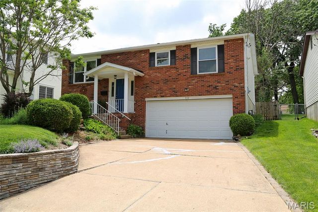 332 Oak Tree Drive, St Louis, MO 63119