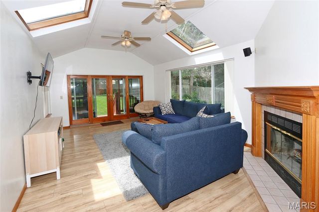 332 Oak Tree Drive, St Louis, MO 63119