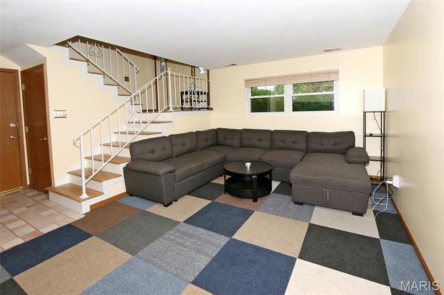 332 Oak Tree Drive, St Louis, MO 63119