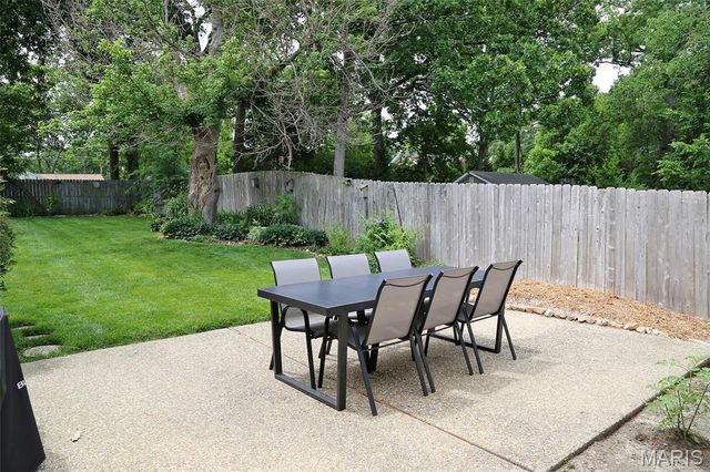 332 Oak Tree Drive, St Louis, MO 63119