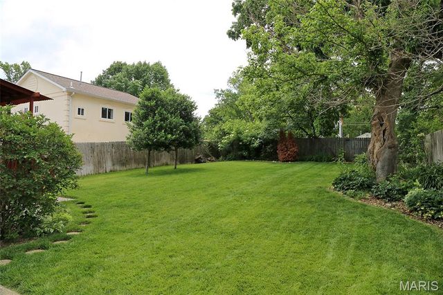 332 Oak Tree Drive, St Louis, MO 63119