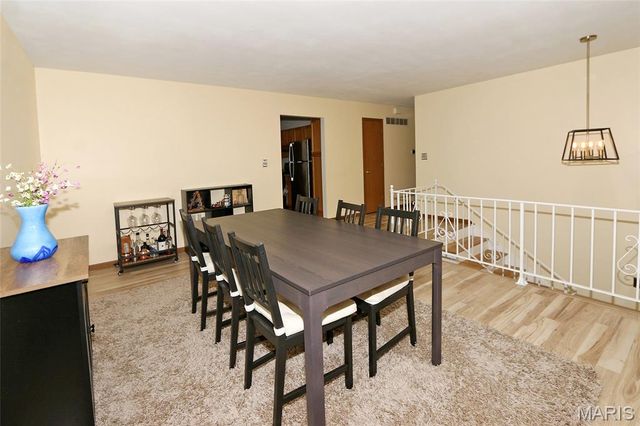 332 Oak Tree Drive, St Louis, MO 63119