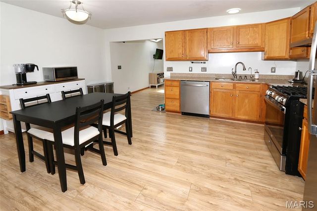 332 Oak Tree Drive, St Louis, MO 63119