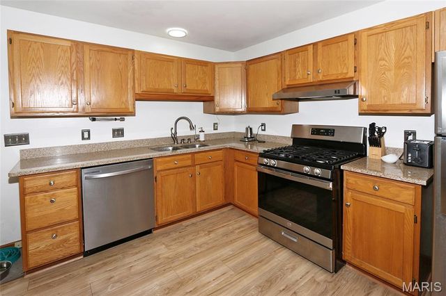 332 Oak Tree Drive, St Louis, MO 63119