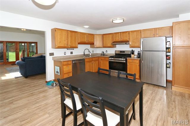 332 Oak Tree Drive, St Louis, MO 63119