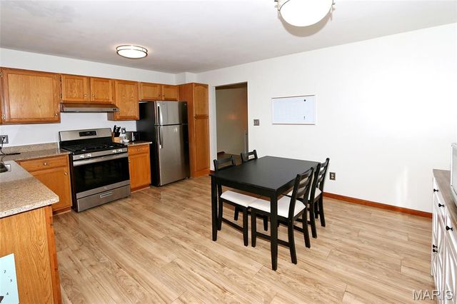 332 Oak Tree Drive, St Louis, MO 63119