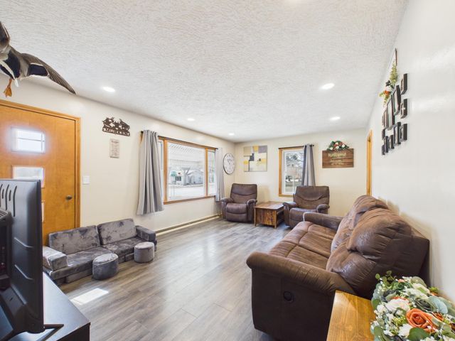 300 E 8th Street, Starbuck, MN 56381