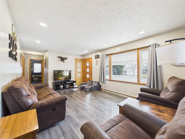 300 E 8th Street, Starbuck, MN 56381