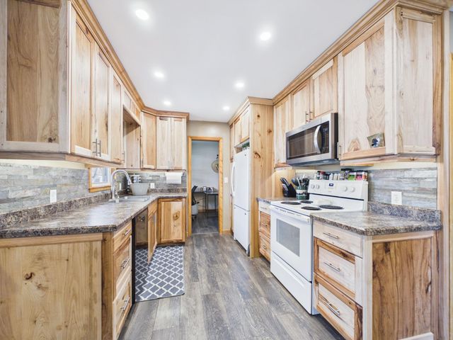 300 E 8th Street, Starbuck, MN 56381