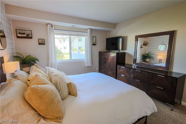 9040 Portage Pointe Drive B, Streetsboro, OH 44241