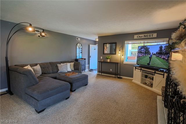 9040 Portage Pointe Drive B, Streetsboro, OH 44241