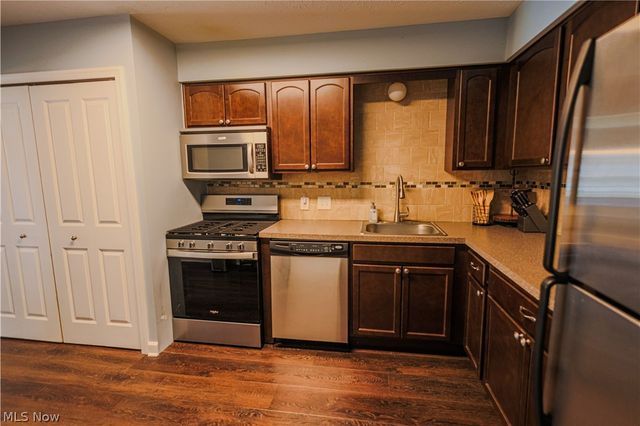 9040 Portage Pointe Drive B, Streetsboro, OH 44241