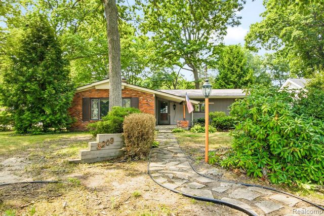 3209 Mount Vernon Road, Port Huron, MI 48060